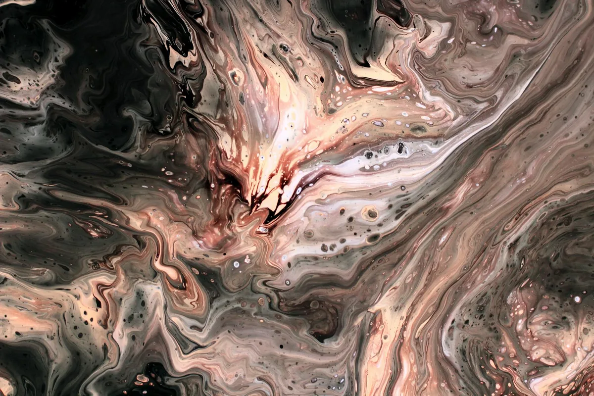 Abstraktes Wirbeldesign mit Marmortexturen und organischen Mustern