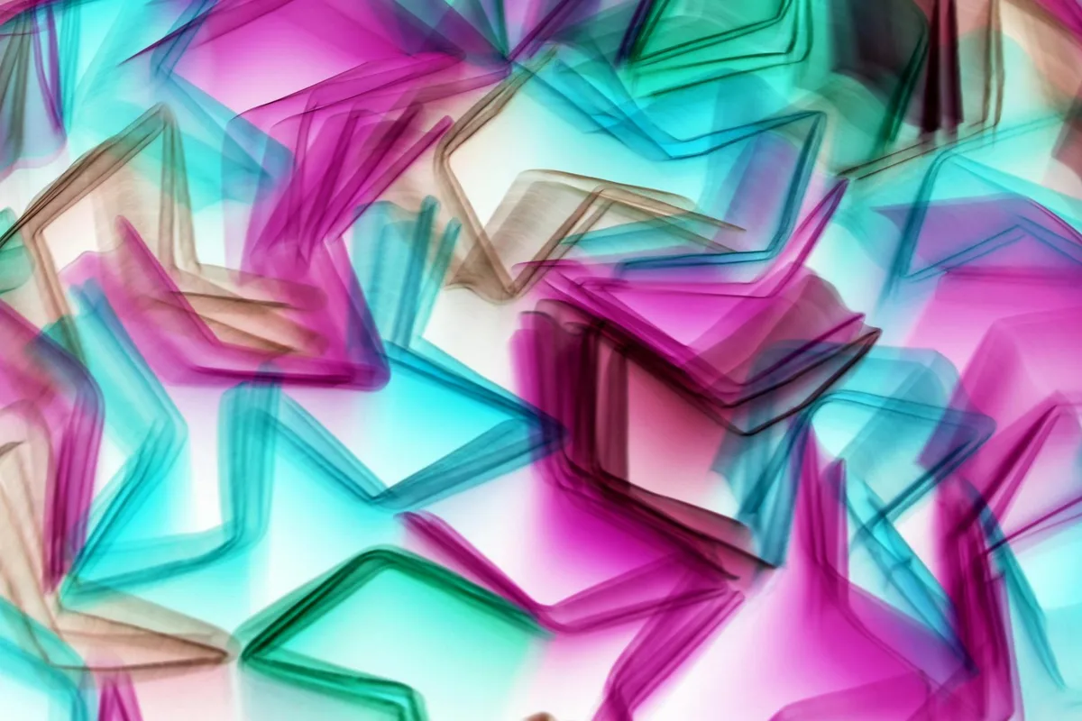 Lebendige abstrakte Kunst mit bunten verschwommenen Formen in Rosa, Blau und Grün