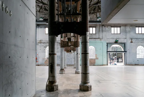 Edificio industriale abbandonato a Sydney con fascino rustico