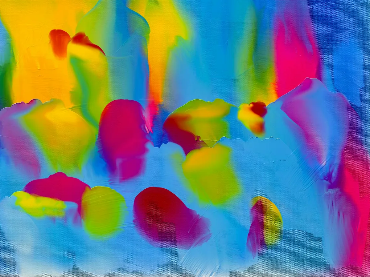 Lebendige abstrakte digitale Kunst mit Gold- und Rottönen