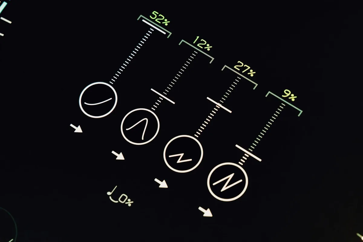 Konzeptionelle Darstellung einer futuristischen Benutzeroberfläche mit Prozenten und Symbolen