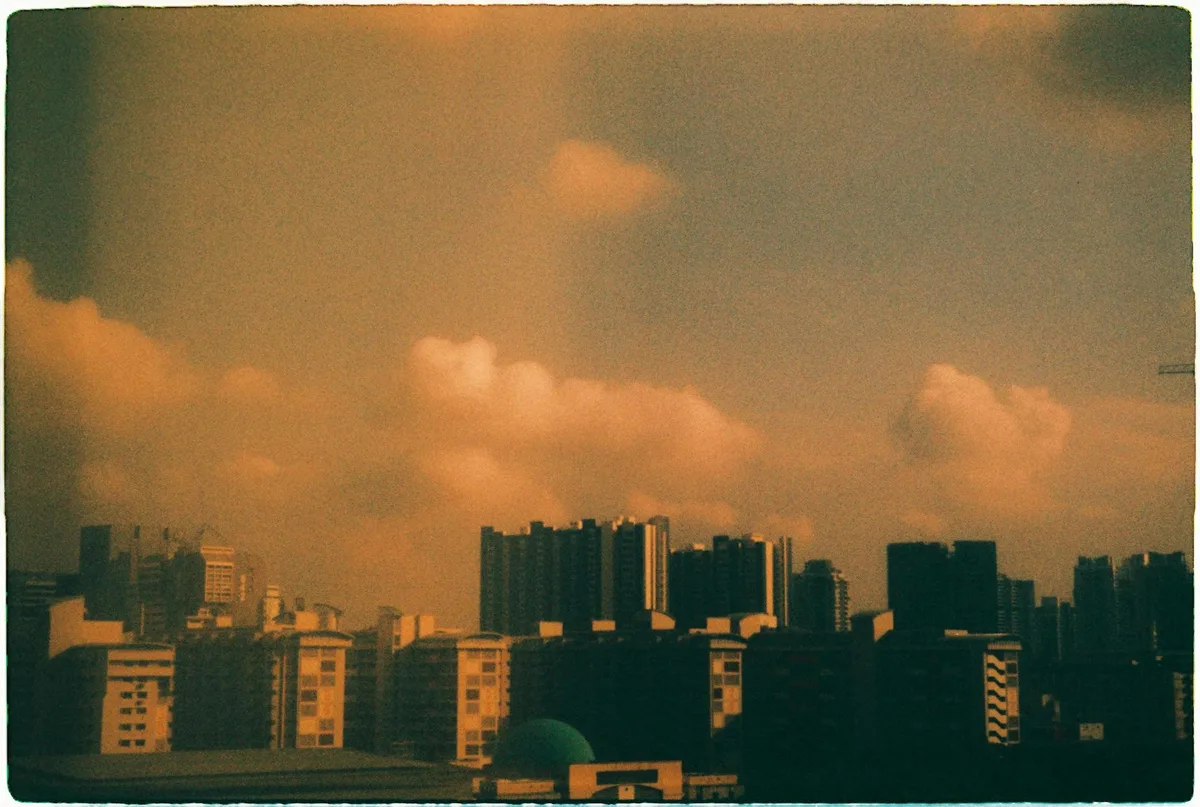 Retro-Analogfoto der Skyline von Singapur mit nostalgischem Film-Look
