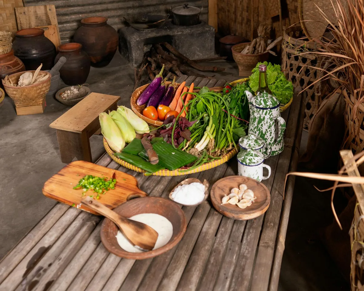 Rustikale Küche mit frischem Gemüse und Kochutensilien, kulinarisches Thema