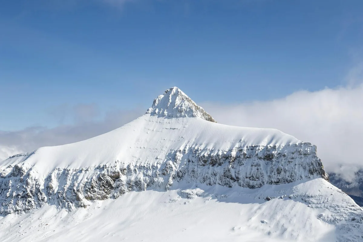 스위스 보주 지역 눈 덮인 산봉우리 알파인 풍경
