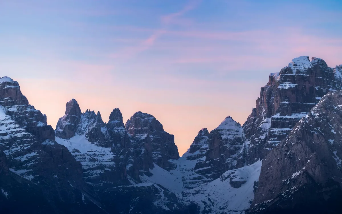 이탈리안 알프스 선라이즈, 눈 덮인 산봉우리 글로우