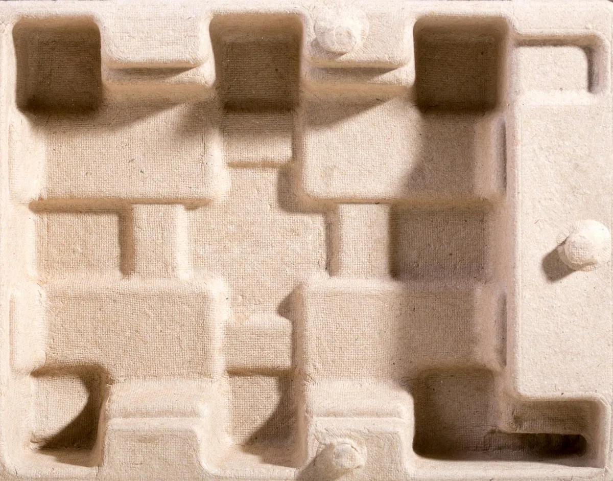 Vista dall'alto di inserto in cartone testurizzato per imballaggio protettivo