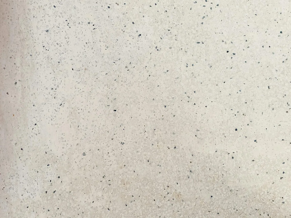 Primo piano di granito screziato con texture e pattern naturali
