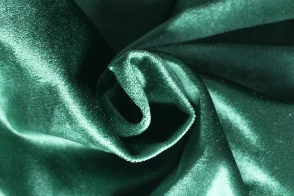 Primo piano di velluto verde smeraldo con lucentezza lussuosa e texture
