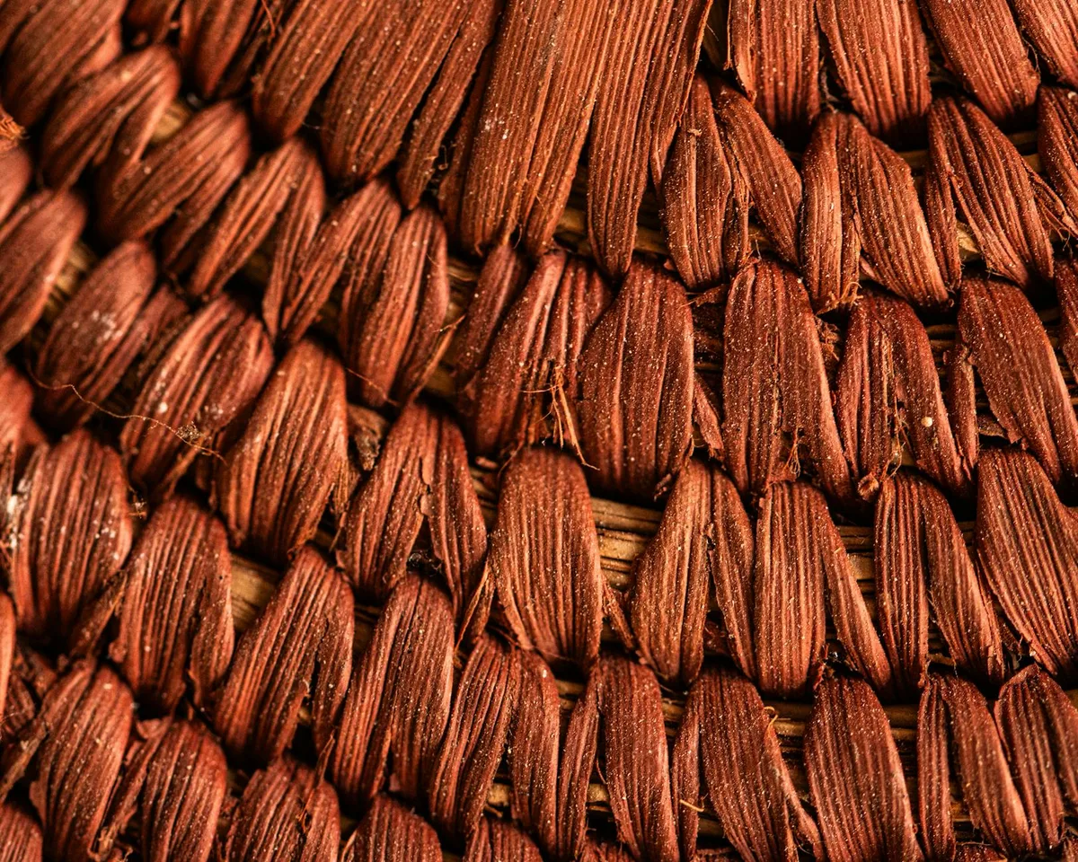 짜임 텍스처의 정교한 패턴을 보여주는 매크로 클로즈업, 어스 톤