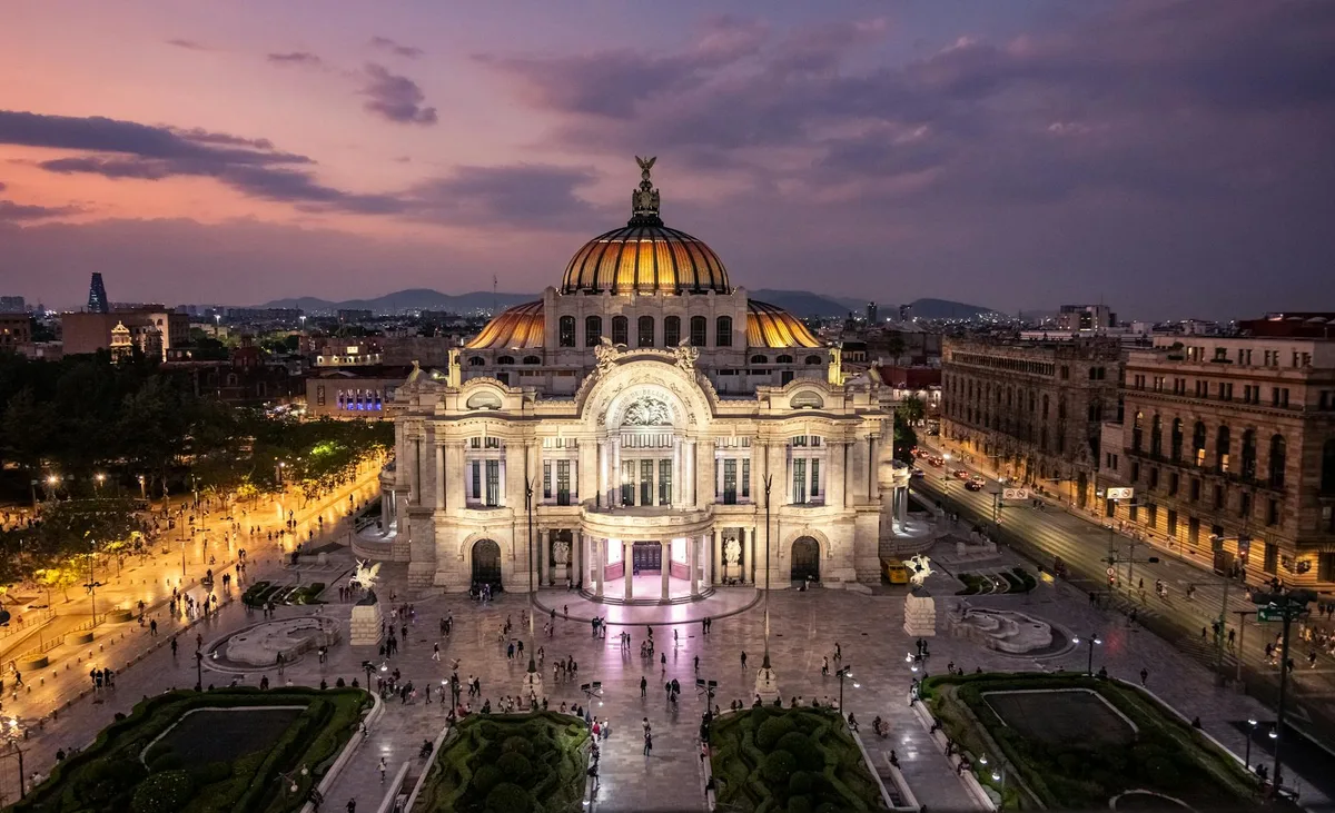 Vista mozzafiato del Palacio de Bellas Artes al tramonto a Città del Messico