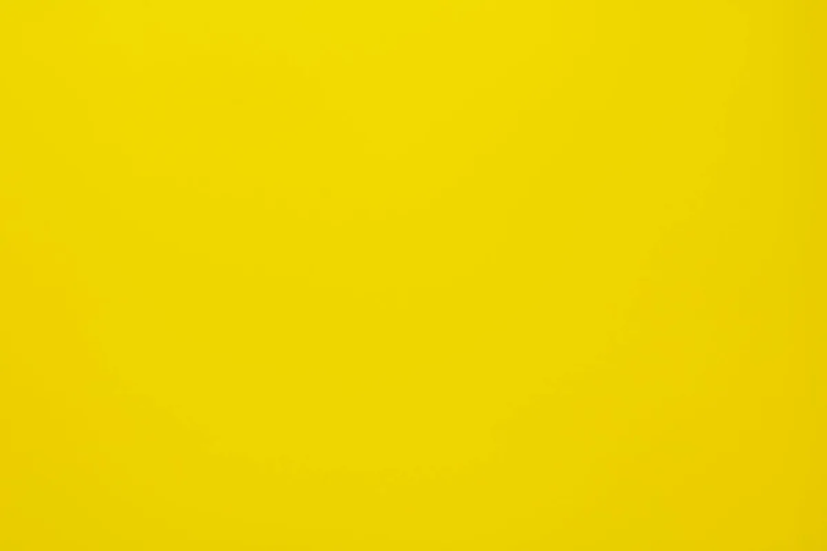 Sfondo giallo brillante strutturato per design e presentazioni