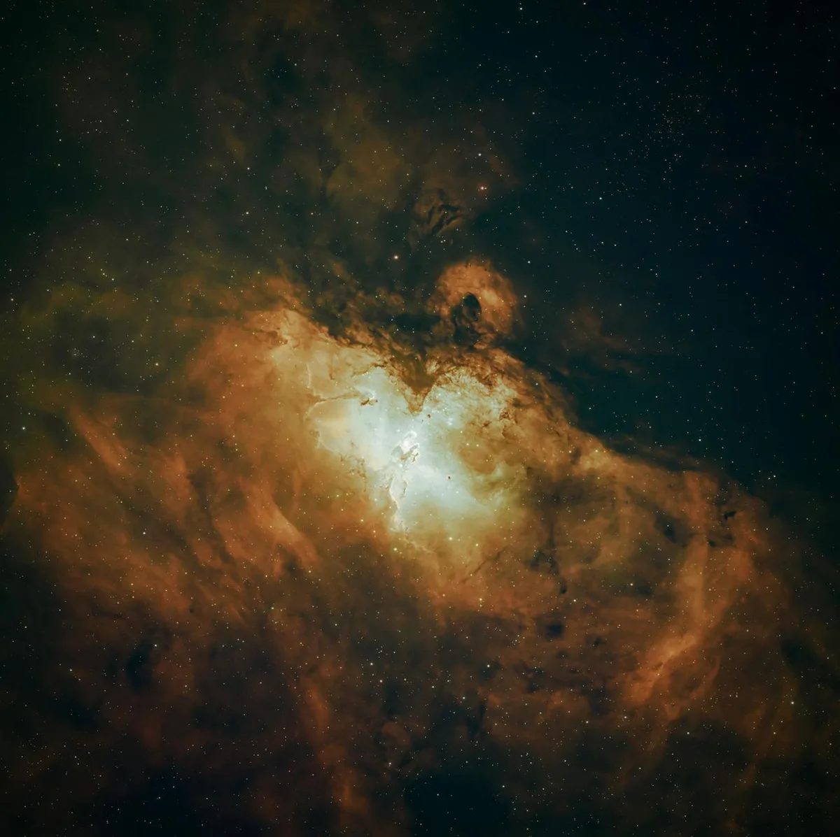 Emissionsnebel mit lebendigen Farben und kosmischem Staub