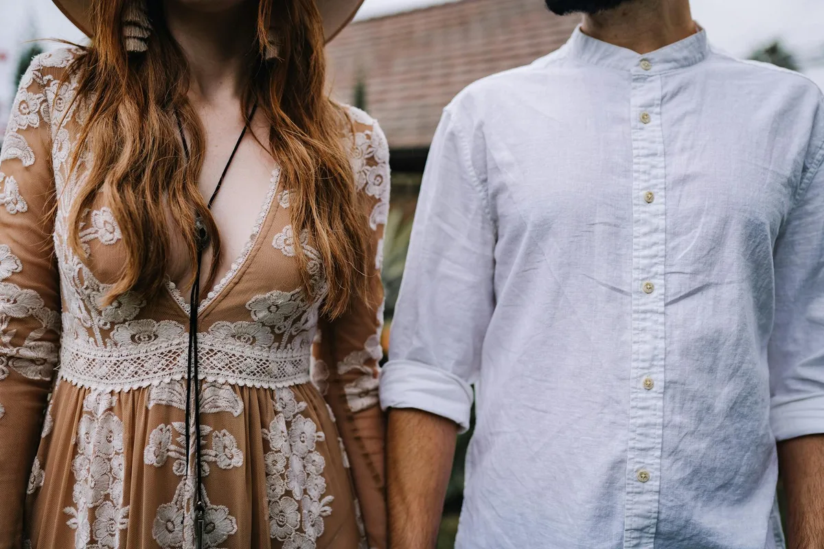 Coppia in stile boho e bianco classico per temi lifestyle